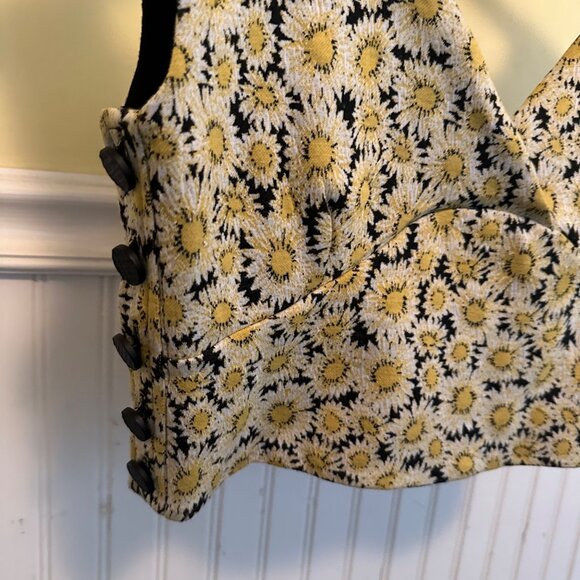 Maeve S Anthropologie Yellow Daisy Patterned Sleeveless Crop Top Side Buttons - Picture 6 of 6